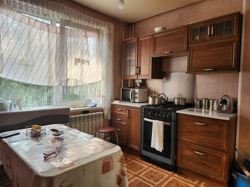 Продаётся 2 комнатная квартира, площадью 48.2 м², 5 этаж александров г. фабрика калинина ул.