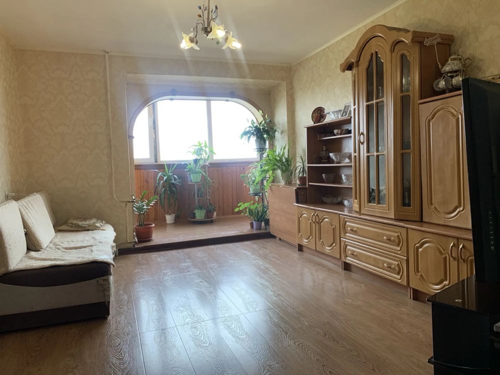 Продаётся 3 комнатная квартира, площадью 63 м², 10 этаж александров г. горького ул.