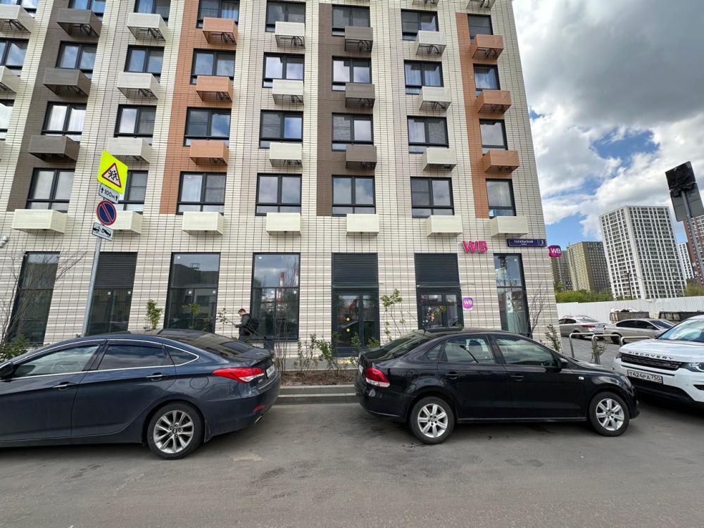 Сдаётся Помещение с витринами у метро, Москва г.