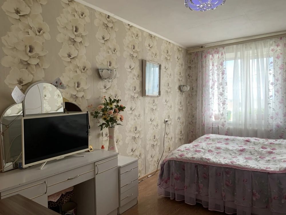Продаётся 3 комнатная квартира, площадью 63 м², 10 этаж александров г. горького ул.