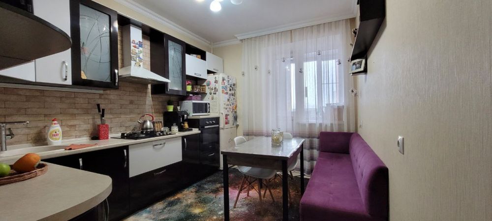 Продаётся 2 комнатная квартира, площадью 63 м², 9 этаж александров г. жулева ул.