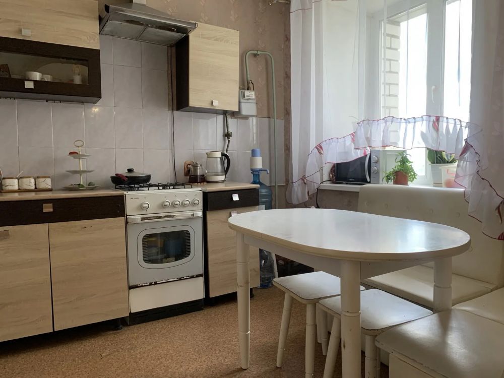Продаётся 3 комнатная квартира, площадью 63 м², 10 этаж александров г. горького ул.
