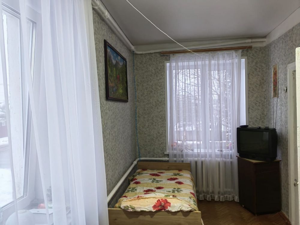 Продаётся 2 комнатная квартира, площадью 41.1 м², 2 этаж александров г. 1-я лесная ул.