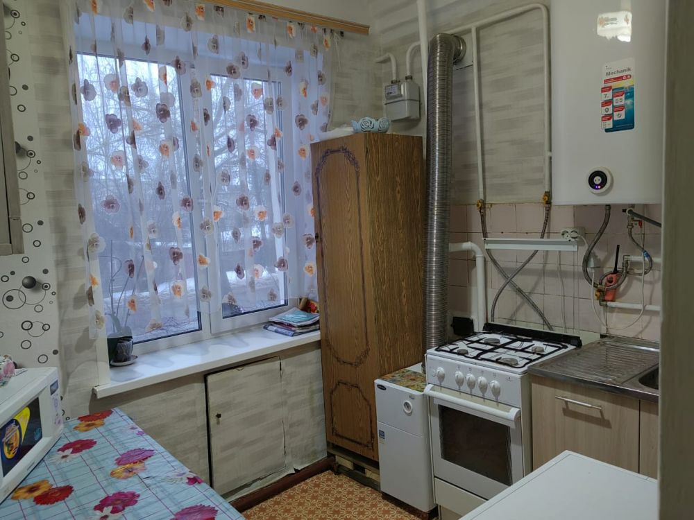 Продаётся 2 комнатная квартира, площадью 41.1 м², 2 этаж александров г. 1-я лесная ул.