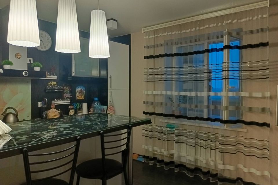 Продаётся 2 комнатная квартира, площадью 80.4 м², 10 этаж Александров г. Свердлова ул.