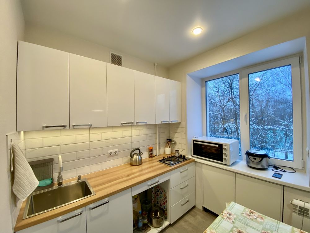 Продаётся 3 комнатная квартира, площадью 60 м², 5 этаж Александров г. Геологов ул.