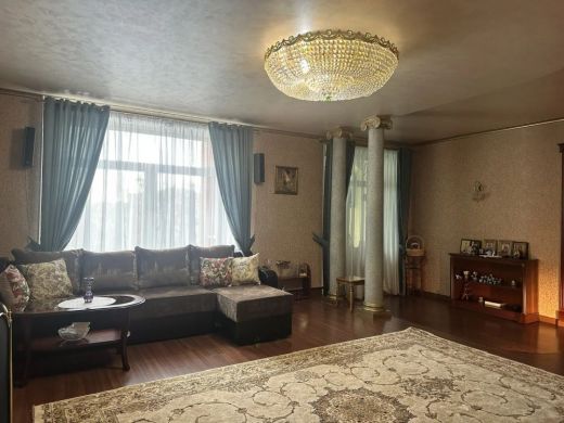 Продаётся 3 комнатная квартира, площадью 134.5 м², 5 этаж александров г. красный переулок ул.