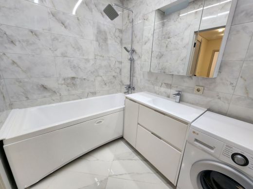 Продаётся 3 комнатная квартира, площадью 95.4 м², 9 этаж александров г. жулева ул.
