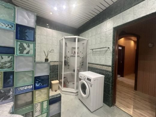 Продаётся 3 комнатная квартира, площадью 134.5 м², 5 этаж александров г. красный переулок ул.