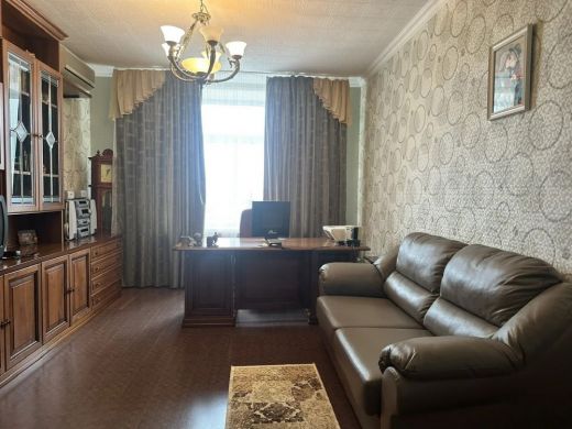 Продаётся 3 комнатная квартира, площадью 134.5 м², 5 этаж александров г. красный переулок ул.