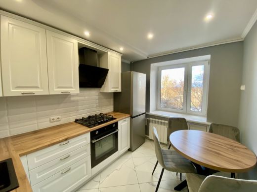 Продаётся 3 комнатная квартира, площадью 61.2 м², 5 этаж Александров г. Геологов ул.