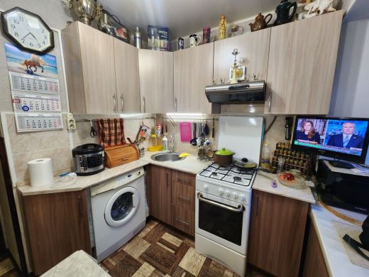 Продаётся 2 комнатная квартира, площадью 42 м², 5 этаж александров г. терешковой ул.